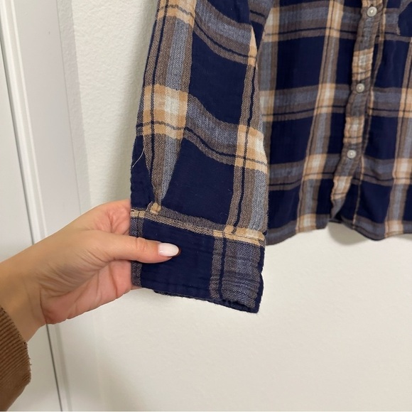Aerie Super Soft Plaid Shirt Buttoned Navy Blue Tan Cream Size Medium Women’s - Picture 5 of 13